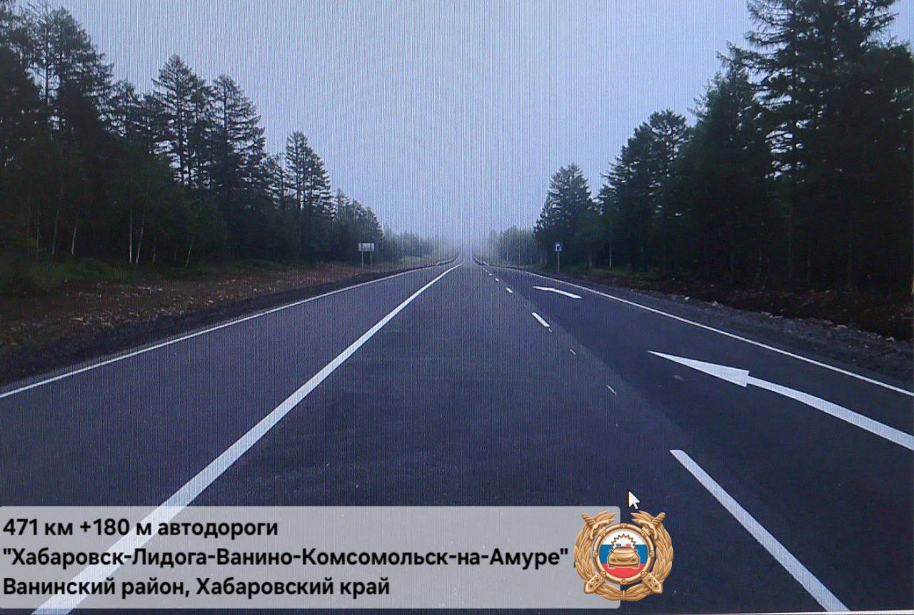 В Ванинском районе погиб водитель грузовика   По предварительным данным, сегодня в 01:40 на 471 км +180 м автодороги «Хабаровск — Лидога — Ванино — Комсомольск-на-Амуре» водитель автомобиля Toyota Dune, двигаясь со стороны поселка Лидога в сторону Ванино, въехал в стоящий в крайней правой полосе грузовик. Движение на участке дороги трехполосное, однако следов торможения не обнаружено. Искусственное освещение в месте ДТП отсутствовало.    Водитель Toyota — мужчина 1968 года рождения, житель Хабаровска — скончался на месте до прибытия скорой помощи. Детали происшествия выясняются.  Фото: Госавтоинспекция Хабаровского края   AmurMedia   Прислать новость