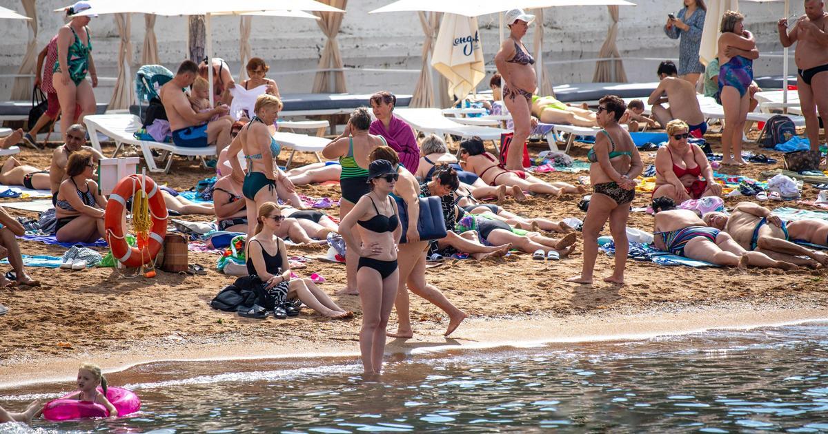 Губернатор Кубани раскрыл, какой курорт станет лидером по посещению в июле Сочи сохраняет статус главного туристического направления региона. Именно туда в июле направляется большинство отдыхающих, выбравших Краснодарский край. «На Сочи приходится 59% от всех бронирований туров в Краснодарский край в июле, на Геленджик – 19%, а на Анапу – 13%», — сообщил губернатор Вениамин Кондратьев в эксклюзивном интервью Life.ru.
