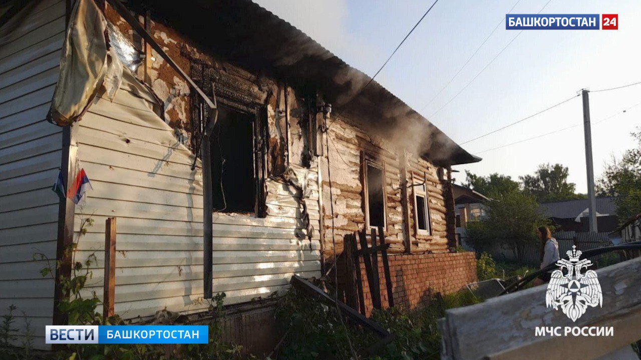 В Чишминском районе Башкортостана 29-летний мужчина получил ожоги при пожаре в частном доме В селе Санаторий Алкино Чишминского района рано утром 14 июня загорелся двухквартирный бревенчатый дом. Об этом рассказали в пресс-службе МЧС России по РБ. Спасатели оперативно ликвидировали возгорание. В результате происшествия мужчина получил ожоги спины, которые занимают 20% поверхности тела. “Причина пожара устанавливается, на месте работает дознаватель МЧС России”,- добавили в ведомстве. Подписаться Сообщить новости