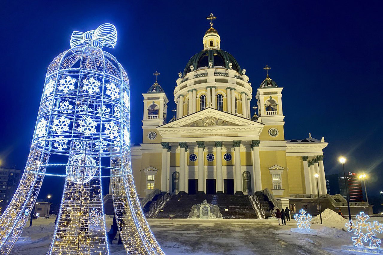 Ночные новогодние богослужения пройдут в Челябинске Православные челябинцы встретят Новый год в храмах В ночь на 1 января состоятся торжественные богослужения Божественную литургию в кафедральном соборе Рождества Христова возглавит митрополит Челябинский и Миасский Алексий Служба начнется в полночь в нижнем храме После нее состоится молебен на начало нового года рассказали в Челябинской епархии О проведении ночного праздничного богослужения сообщили и в храме Святой Троицы Божественная литургия начнется в 23 30 ее совершит настоятель Игорь Шестаков Фото телеграм канал Православие на Южном Урале Подписывайтесь на Вести Южный Урал в MAХ