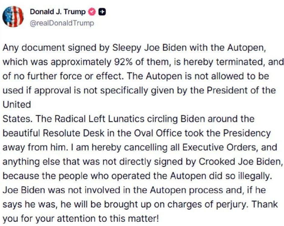Трамп отменил Байдена Донни аннулировал действие всех приказов подписанных Байденом с применением автопера Любые документы подписанные сонным Джо Байденом с применением автопера то есть примерно 92 из них с этого момента прекращают свое действие и более не имеют силы Применение автопера запрещено в случае если разрешение на это не давал непосредственно президент Соединенных Штатов А что так можно было Прикольно Подпишись RogandarNEWs мы в MAX