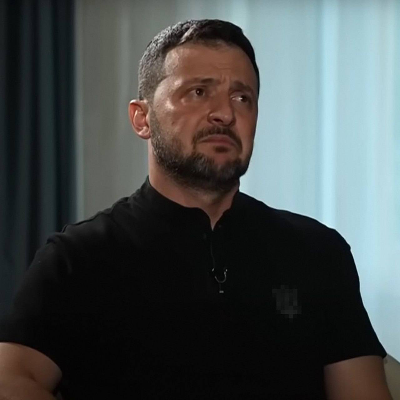 УЕФА оштрафовал Украину за оскорбления в адрес России на 30 тысяч Причина баннеры которые украинские фанаты вывесили на матче квалификации ЧМ 2026 с Исландией а также во время игры с Боснией и Герцеговиной на Евро 2024 На них РФ назвали террористическим государством сообщают СМИ Подпишись RogandarNEWs мы в MAX