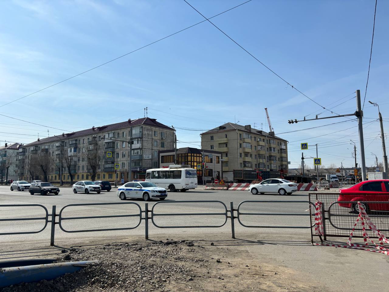 Перекресток Машиностроителей-Дзержинского 18 мая частично закроют. Ограничение введут до 27 мая. Это время автомобилисты будут двигаться по половине ширины дороги. Это нужно для завершения реконструкции городского коллектора, пишет «Водный союз». Позже перекресток закроют полностью. Закончить работы собираются к 30 июня. Подпишись на «Короче, Курган»