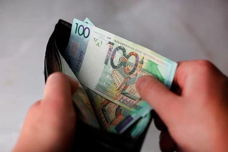 Белстат: реальные денежные доходы населения выросли на 10,8 %. Реальные располагаемые денежные доходы населения Беларуси в январе — апреле 2025-го составили 110,8 % к уровню аналогичного периода прошлого года. «Минск-Новости» MINSKNEWS.BY Telegram Viber FB VK Inst TikTok YouTube