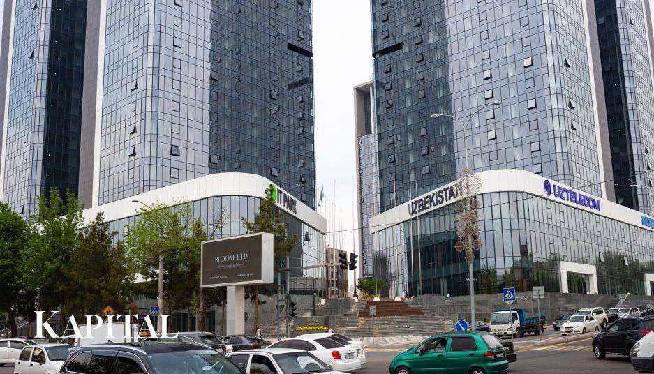 Создан Международный центр цифровых технологий Enterprise Uzbekistan Структура будет действовать как отдельная территория с английским правовым режимом Принят указ Президента Республики Узбекистан О создании Международного центра цифровых технологий Согласно документу ключевыми целями создания Центра являются привлечение инвестиций в сферу информационных технологий формирование конкурентоспособной и привлекательной на международном уровне экосистемы а также стимулирование деятельности передовых местных компаний в области цифровых решений и инноваций включая подготовку квалифицированных кадров В рамках реализации указа создан Международный центр цифровых технологий Enterprise Uzbekistan На его территории разрешается осуществление разработки программного обеспечения оказание консалтинговых и аутстаффинговых услуг в сфере цифровых технологий предоставление удалённых услуг на основе аутсорсинга включая бизнес процессы BPO разработка видеоигр и создание цифрового контента для игр графического видео и аудиоконтента с последующим редактированием а также создание и развитие технологий искусственного интеллекта Центр будет функционировать как отдельная территория со специальным правовым режимом основанным на общих нормах и принципах права Англии и Уэльса либо на стандартах ведущих международных финансовых центров ТГ канал uzbekfintech