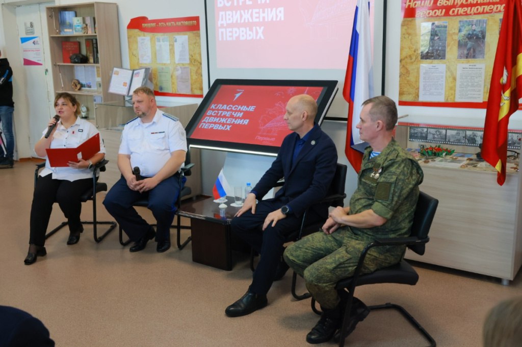 В поселковой школе в Коркинском округе открыли музей памяти участников СВО   gubernia74 ru articles news 1135993 Музей посвященный памяти героев специальной военной операции открылся в школе 11 поселка Роза в Коркинском округе Челябинской области Эта школа стала первым из 20 образовательных учреждений страны где в этом году такие музеи откроет Ассоциация ветеранов СВО Челябинская область стала первым регионом который вместе с Ассоциацией ветеранов СВО и школой открывают экспозицию посвященную ветеранам специальной военной операции Принципиально важно работать с молодежью не только словами но и делами подчеркнул исполнительный директор Ассоциации ветеранов СВО Дмитрий Афанасьев   t me chgub