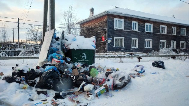 В Архангельске продолжается обсуждение проблемы вывоза мусора с островов  Сегодня на общегородской планёрке в администрации Архангельска вновь обсудили организацию уборки мусора на островах. Сначала управляющие компании ссылались на отсутствие мягких контейнеров – биг-бэгов. Администрация города добилась, чтобы «Экоинтегратор» их закупил. Затем их доставили на острова. Однако мусорную проблему это не решило...