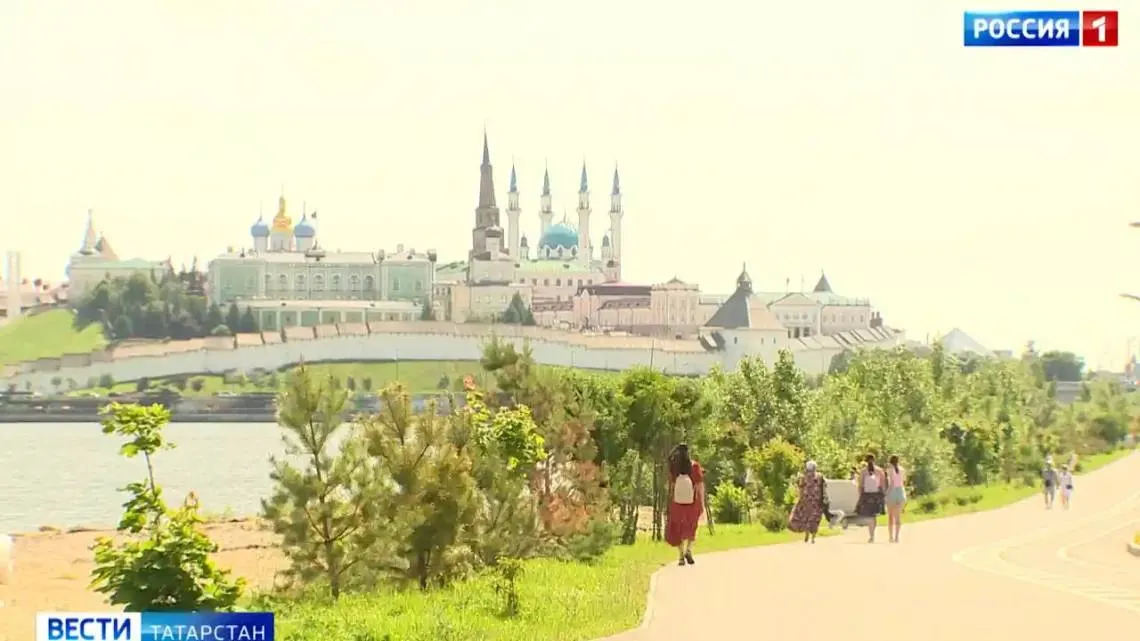 В Татарстан в середине мая вновь придёт аномально тёплая погода В Татарстане во второй декаде мая средняя температура воздуха превысит климатическую норму на четыре градуса Об этом сообщили в Гидрометцентре РТ Для республики средние многолетние значения в период с 11 по 20 мая составляют 13 4 градуса для Казани 13 6 градуса На этом фоне ожидаемые показатели достигнут примерно 17 4 и 17 6 градуса соответственно Подписаться Сообщить новость   Вести Татарстан в MAX