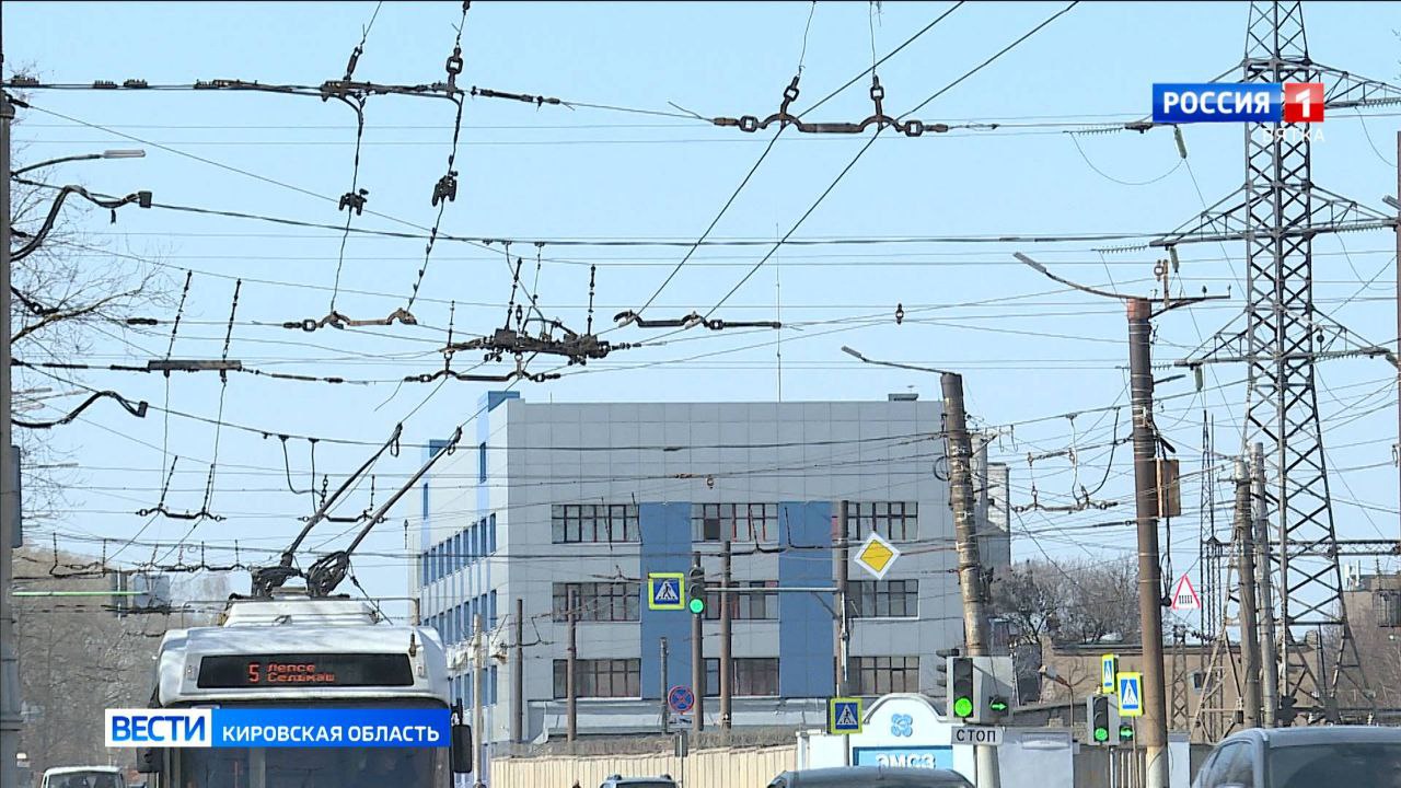 В Кирове восстановили движение троллейбусов N4 и N7 в полном объёме Работа 4 го маршрутов была приостановлена а маршрут 7 го частично сокращен из за дефекта подземного кабеля питающего контактную сеть Накануне ремонт был завершен