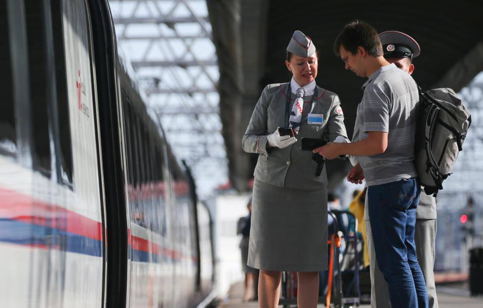 На маршруте Москва — Нижний Новгород начали тестировать посадку на поезд по биометрии. Пассажиры теперь смогут проходить без документов, лишь показывая лицо. Аналогичную систему введут и в аэропортах. Главное — баланс безопасности и удобства Воспользуетесь новой услугой?! / Подпишись \ Предложи новость