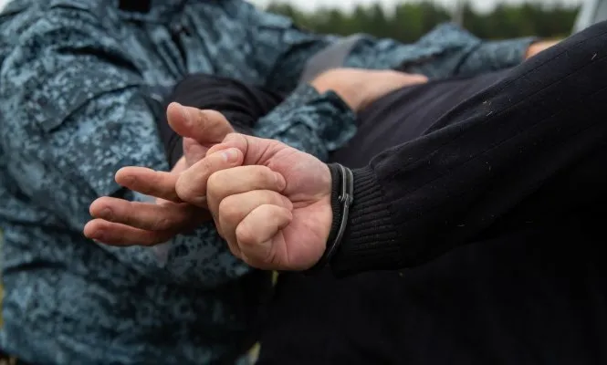 В Карелии в ходе первого этапа оперативно профилактического мероприятия Розыск за два дня задержали восемь человек уклонявшихся от отбывания наказания В поисковых мероприятиях участвовали сотрудники правоохранительных органов и судебные приставы Ранее сообщалось о задержании в Петрозаводске неплательщика алиментов из Петербурга находившегося в розыске Столица в МАКС Прислать новость Реклама