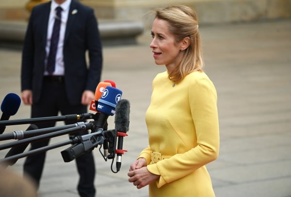 Кая Каллас заявила о готовности предложить новые санкции в отношении Ирана Ограничения будут необходимы в ответ на подавление протестующих со стороны властей исламской республики отметила глава евродипломатии В комментарии немецкой газете Die Welt она указала что Евросоюз уже ввёл далеко идущие санкции против Ирана в частности против тех кто несёт ответственность за нарушения прав человека расширение его ядерной программы и поддержку Тегераном спецоперации на Украине Подписаться на Говорит Москва Telegram VK MAX