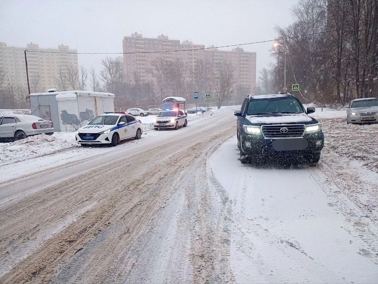 12-летний мальчик попал под колёса "Тойоты" в Твери  Дорожно-транспортное происшествие произошло в районе дома №14 по улице Громова. 47-летний водитель автомобиля Toyota наехал на 12-летнего мальчика, который перебегал дорогу вне пешеходного перехода.  Пострадавшего ребёнка доставили в детскую областную клиническую больницу.  Тверь.Происшествия Подписаться    :