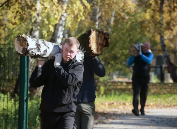 Горожане навели порядок на Русско-амурском мемориальном комплексе в Иркутске Общегородской субботник объединил жителей города и представителей власти    Читать подробнее на сайте...