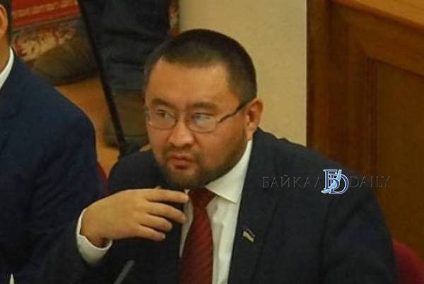 8 лет строгача В Бурятии вынесли приговор Галсану Дарееву Бывшего министра сельского хозяйства председателя правительства РБ Галсана Дареева признали виновным в получении взятки и превышении должностных полномочий Экс чиновника приговорили к восьми годам лишения свободы с отбыванием в исправительной колонии строгого режима Также ему выписали штраф в размере 600 тысяч рублей