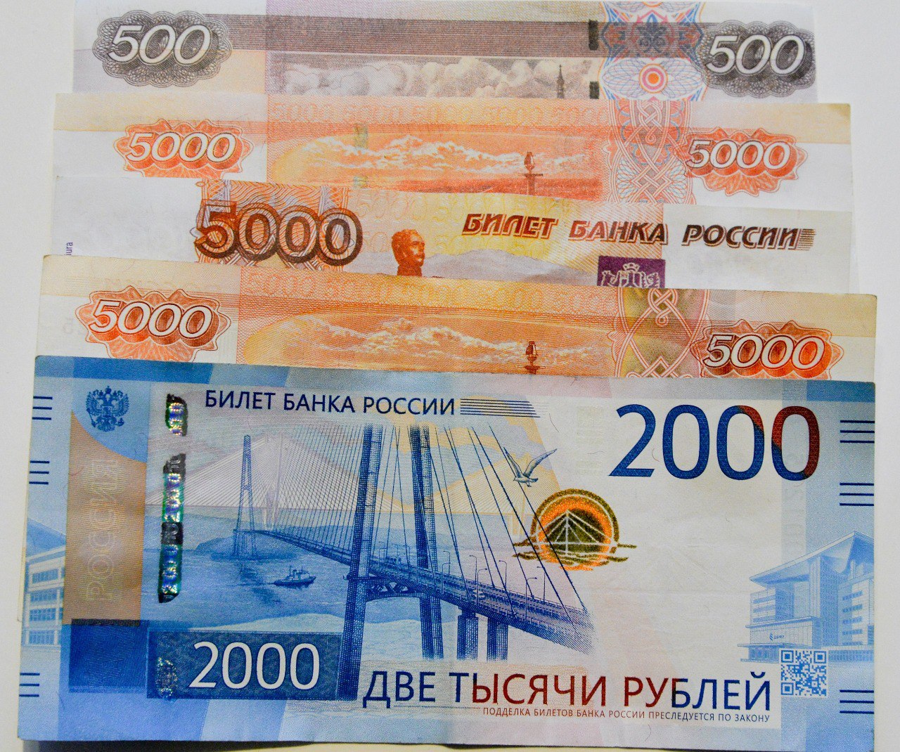 Гранты для молодежи В 2025 годах правительство Мурманской области и федеральные фонды поддержали грантами 36 молодежных проектов. Инициативы направлены на решение социальных проблем и развитие области. Так, 17 проектов получили поддержку от правительства Мурманской области на общую сумму 9,5 млн рублей. 11 проектов стали победителями конкурса Росмолодежь.Гранты и получили 5,97 млн рублей. Семь проектов победили в конкурсе Фонда президентских грантов, им выдали более 17 млн рублей, а проект «Новое поколение выбирает фолк!» стал лидером конкурса «Движение первых» и получил более 680 тысяч. Подробная информация о грантах и конкурсах для молодежи доступна по ссылке.
