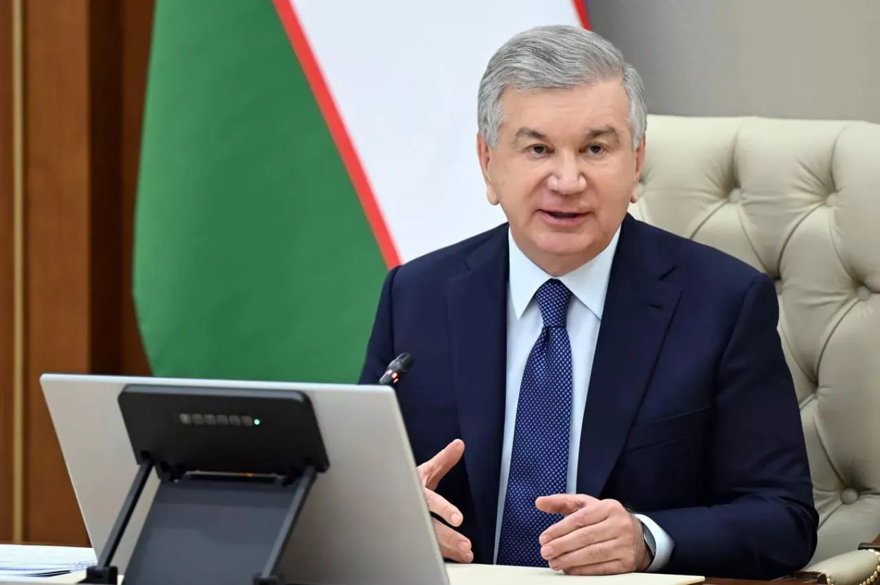 Мирзиёев борьба с наркоманией общая ответственность человечества Президент Узбекистана направил приветствие участникам форума Противодействие транснациональным наркоугрозам в Самарканде Участвуют представители ООН Интерпола ШОС СНГ ЕС делегаты из почти 50 стран и около 500 экспертов Борьба с наркоманией обязанность не только государства но и всего человечества заявил Мирзиёев В республике выявляемость преступлений выросла в 2 5 раза объем конфиската вдвое уничтоженных синтетических наркотиков в 7 раз Лидер Узбекистана предложил создать цифровую платформу на базе ИИ для отслеживания наркотрафика унифицировать стандарты для криптобирж внедрить цифровой черный код для блокировки незаконных средств и учредить Ассоциацию наркологов Центральной Азии со штаб квартирой в Самарканде Подпишитесь на AsiaToday