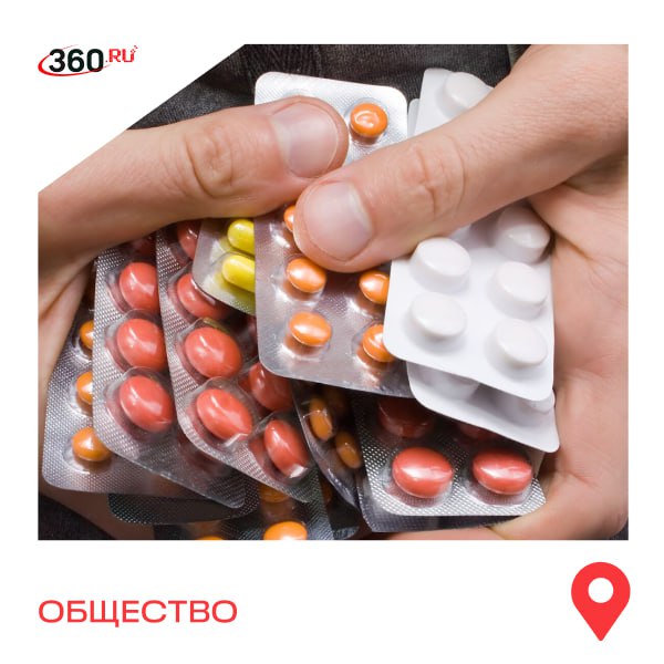 Подмосковные льготники смогут в ближайшей аптеке получать все необходимые лекарства. «Тема очень чувствительная. В Подмосковье — 483 тысячи жителей, которые получают такие лекарства, за последний год их стало на 10% больше, обслужено 9 млн льготных рецептов. Наша задача — трансформировать эту работу, сделать более удобной, проактивной, чтобы продление рецептов было без лишней волокиты», — отметил Андрей Воробьев на совещании с региональным правительством и главами округов. Если раньше в Подмосковье приходилось ежемесячно посещать поликлинику, чтобы продлить рецепт на лекарства, то сейчас это можно делать через телемедицинскую консультацию. Записаться на нее можно на приеме у врача, через региональный портал госуслуг, телефон 122 или через чат-бот в Telegram. «С третьего квартала мы также начнем закреплять пациентов за конкретным аптечным пунктом уже сейчас видим, что 89% наших льготников обращаются в одну и ту же аптеку . Это позволит адресно доставлять лекарства в соответствии с персонализированной заявкой, обслуживать рецепты более быстро», — заявил зампред областного правительства — министр здравоохранения региона Максим Забелин. Уже 99,5% пациентов в регионе обеспечиваются льготными лекарствами в день выписки рецептов. Остальные их получают в течение 48 часов.