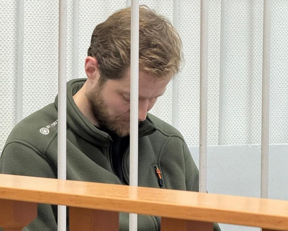 Экс министр здравоохранения Архангельской области Герштанский пробудет за решёткой минимум ещё 2 месяца Как сообщает пресс служба Ломоносовского районного суда в столице Поморья продлена мера пресечения в отношении бывшего главы Министерства здравоохранения региона Александра Герштанского Напомним что 20 сентября 2025 года Александру Герштанскому было предъявлено обвинение в злоупотреблении должностными полномочиями преступление предусмотренное частью 3 статьи 285 УК РФ 21 сентября 2025 года Ломоносовский районный суд по ходатайству следственных органов принял решение о заключении Герштанского под стражу 30 сентября 2025 года в отношении бывшего министра было возбуждено дело по признакам преступления предусмотренного частью 6 статьи 290 УК РФ Получение взятки в особо крупном размере По ходатайству следователя регионального следственного управления СК РФ с учетом тяжести предъявленного ему обвинения наличия загранпаспорта возможности скрыться или оказать воздействие на свидетелей по делу суд принял решение продлить в отношении Герштанского меру пресечения в виде заключения под стражу на срок два месяца до 19 января 2026 года включительно Постановление районного суда не вступило в законную силу и может быть обжаловано в Архангельском областном суде в установленном законом порядке Фото пресс службы Ломоносовского районного суда