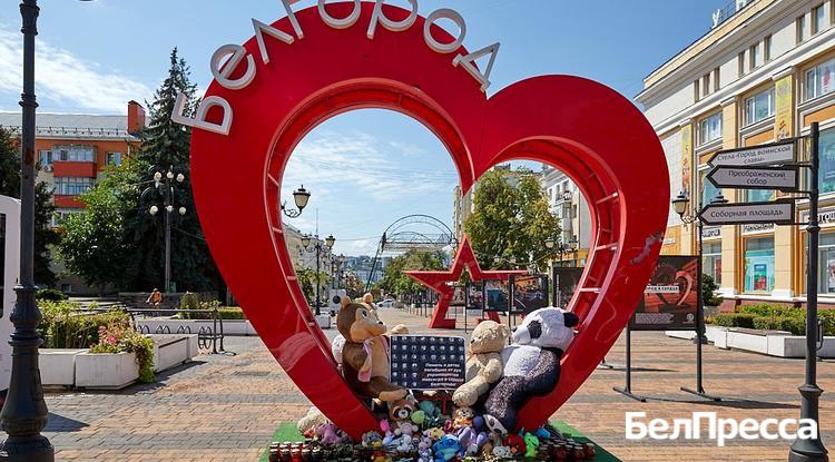 Митрополит Иоанн раскрыл подробности внешнего вида мемориала в память о погибших в теракте белгородцах. В центре города на месте стихийного мемориала установят фигуру ангела с крыльями в форме сердца, который держит на руках ребёнка. Скульптура будет сопровождаться надписью «Любовь всегда побеждает». Также в селе Гусёк-Погореловка Прохоровского района установят мемориал «Заживо сожжённым». Памятник возведут по желанию Николая Рыжкова, который много лет был главой попечительского совета музея-заповедника «Прохоровское поле». Над обоими мемориалами работает скульптор Андрей Коробцов.