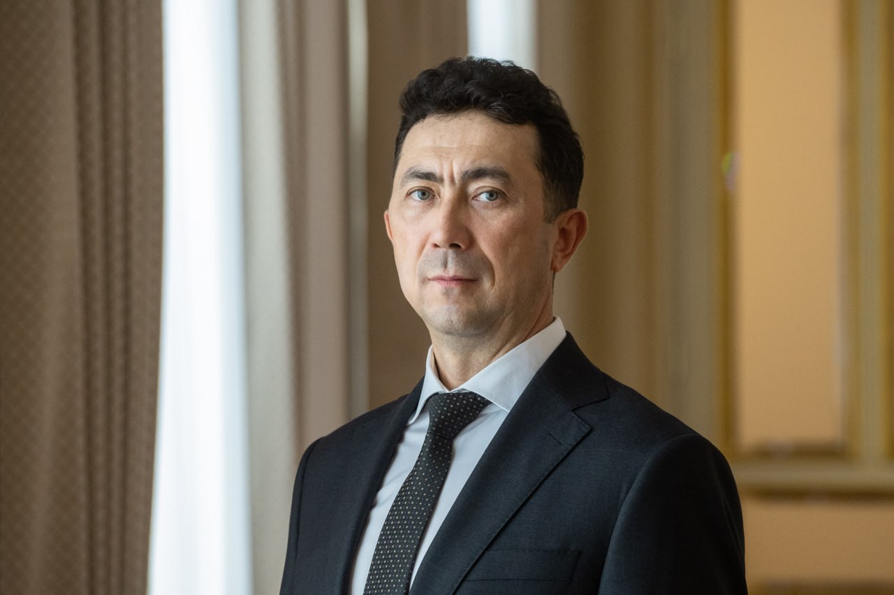 Руфат Мансурович Биктимеров назначен заместителем губернатора Тюменской области Соответствующее распоряжение подписал губернатор Тюменской области Александр Моор. Руфат Биктимеров будет координировать деятельность Департамента лесного комплекса и Департамента гражданской защиты и пожарной безопасности Тюменской области.
