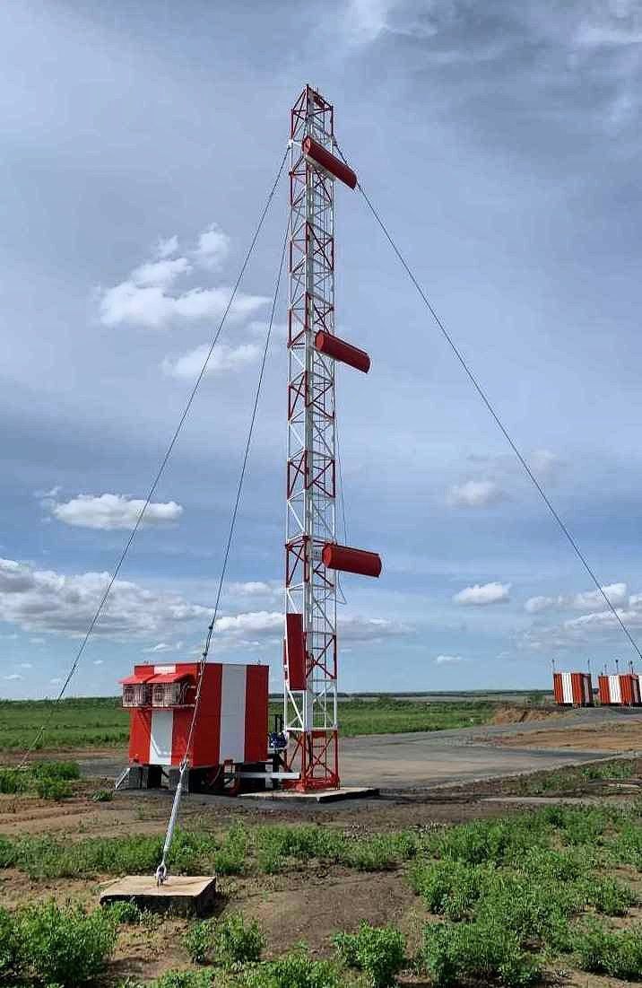 Тем временем на аэродроме Оренбург введена в эксплуатацию современная радиомаячная система посадки типа ILS 2700. Система, оснащенная дальномерным радиомаяком DME/NL 2700, отечественного производства, и заменила устаревшую систему посадки типа СП-80Н, выработавшую свой ресурс, отметили в госкорпорации по ОрВД