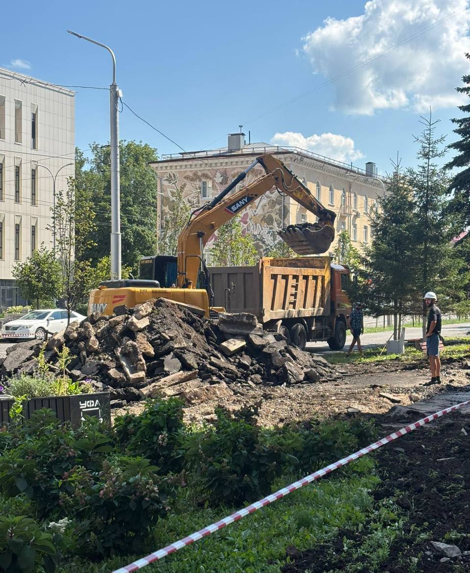 В Уфе начали ремонт тротуара на нечетной стороне улицы Карла Маркса от улицы Пушкина до улицы Заки Валиди.   Рабочие уложат здесь бетонную плитку с гранитным напылением.     Ufa_rb    Подписаться   Прислать новость