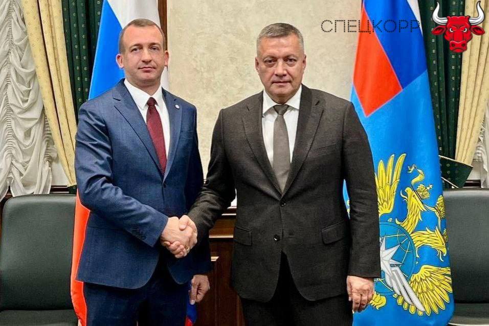 Дальнейшие пути взаимодействия в части работы по развитию малых аэропортов региона обсудили губернатор Иркутской области Игорь Кобзев и министр транспорта РФ Владимир Потешкин Минтранс России и Правительство страны включили региональные объекты в федеральное финансирование на 2028 2030 годы Речь идет о строительстве и реконструкции трех северных аэропортов Киренск Ербогачен и Усть Кут Аэропорты Ербогачен и Усть Кут уже включены в план мероприятий по капитальному ремонту аэродромной инфраструктуры установку светосигнального оборудования и размещение некапитальных сооружений на период до 2030 года Аэропорт Киренска будет реконструирован в рамках федерального проекта Развитие инфраструктуры опорной сети аэропортов Подпишись