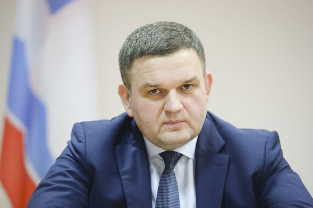«Единая Россия» рассчитывает получить более 75% мест во всех представительных органах власти «Мы ставим себе задачу 75% + 1%, то есть мы везде должны формировать фракции политического большинства, которые в состоянии принимать квалифицированные уставные решения. Это задача, которая стоит перед всеми регионами по формированию наших фракций», — сообщил замсекретаря генсовета партии Сергей Перминов. В ходе сентябрьских выборов в стране будут избираться 20 губернаторов, депутаты законодательных собраний 11 субъектов и депутаты городских собраний на муниципальном уровне в 25 регионах. Выборный