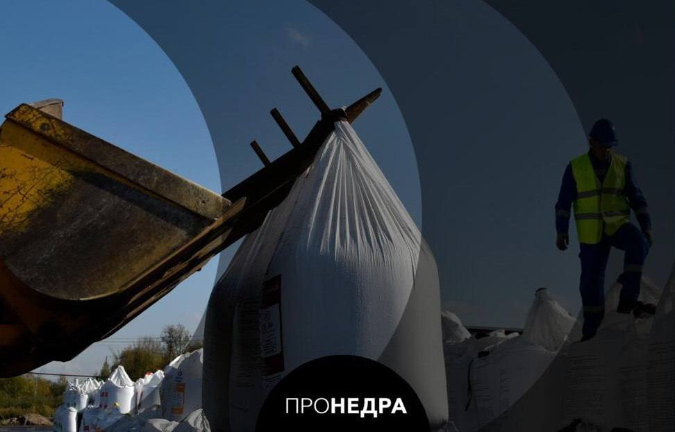 Россия в апреле поставила в США удобрений на $222,6 млн Это стало максимумом с февраля 2023 года. Так, согласно информации ведомства, в середине весны экспорт российских удобрений в США достиг 222,6 миллиона долларов, что на 1,5% больше уровня предыдущего месяца и на треть - аналогичного периода прошлого года. Последний раз больше было в феврале 2023 года, когда поставки составляли 238,7 миллиона долларов. Главным образом российские компании поставляли на американский рынок азотные удобрения $163,2 млн , а также калийные $52,2 млн . Пронедра/Подписывайся