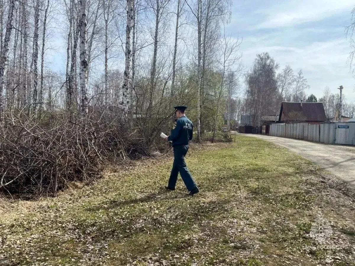 Челябинск Главное В Челябинской области территории внепланово проверяют на готовность к пожарам Особое внимание сотрудники государственного пожарного надзора уделяют созданию и обновлению противопожарных полос очистке прилегающих к лесным массивам территорий от сухой растительности и порубочных остатков а также ликвидации несанкционированных свалок В случае выявления нарушений рассматривается вопрос о привлечении виновных к административной ответственности