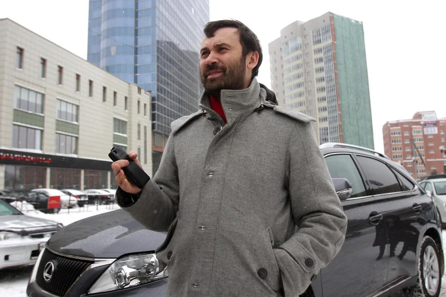 Как стало известно Ъ Сибирь в Новосибирске вынесен заочный приговор экс депутату Госдумы РФ от региона Илье Пономареву объявлен иноагентом внесен в перечень террористов и экстремистов Росфинмониторинга По делу о публичных призывах к террористической деятельности ему назначили шесть лет и один месяц лишения свободы С учетом первого заочного приговора окончательное наказание составило 12 лет колонии Илья Пономарев иноагент внесен в перечень террористов и экстремистов Росфинмониторинга был депутатом Госдумы РФ от Справедливой России пятого и шестого созывов в 2007 2016 годы Кирилл Кухмарь Коммерсантъ  Подписывайтесь на Ъ Сибирь