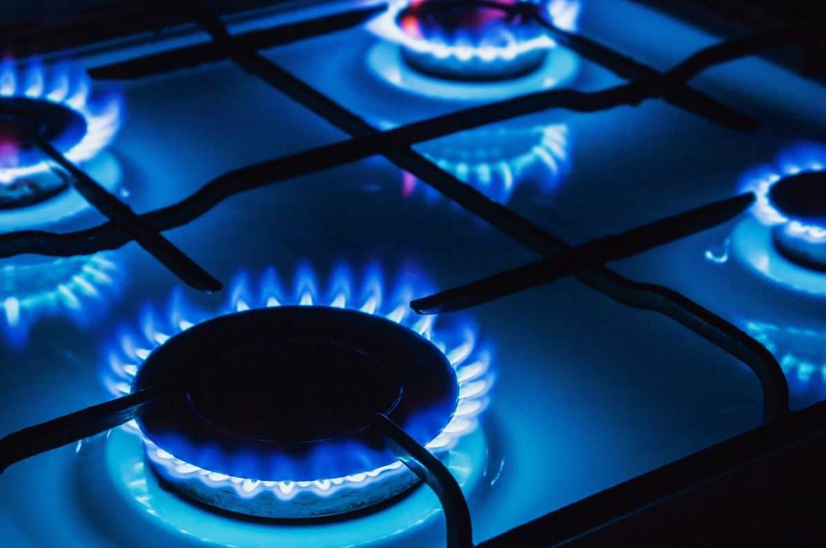 ДНР ищет инвесторов для добычи газа в Азовском море Вице-премьер ДНР Владимир Ежиков сообщил о перспективных запасах углеводородов в акватории Азовского моря. Совместно с "Роснедрами" и профильными институтами проведены предварительные исследования Подтвержден значительный газовый потенциал региона Сейчас ведутся переговоры с потенциальными инвесторами "Конкретные решения пока не приняты, но мы открыты для сотрудничества", - отметил Ежиков. Подписаться Написать в бот