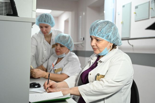 Социальные выплаты медикам превысили миллиард рублей Их получают более 19 тысяч работников системы здравоохранения по всему региону.
