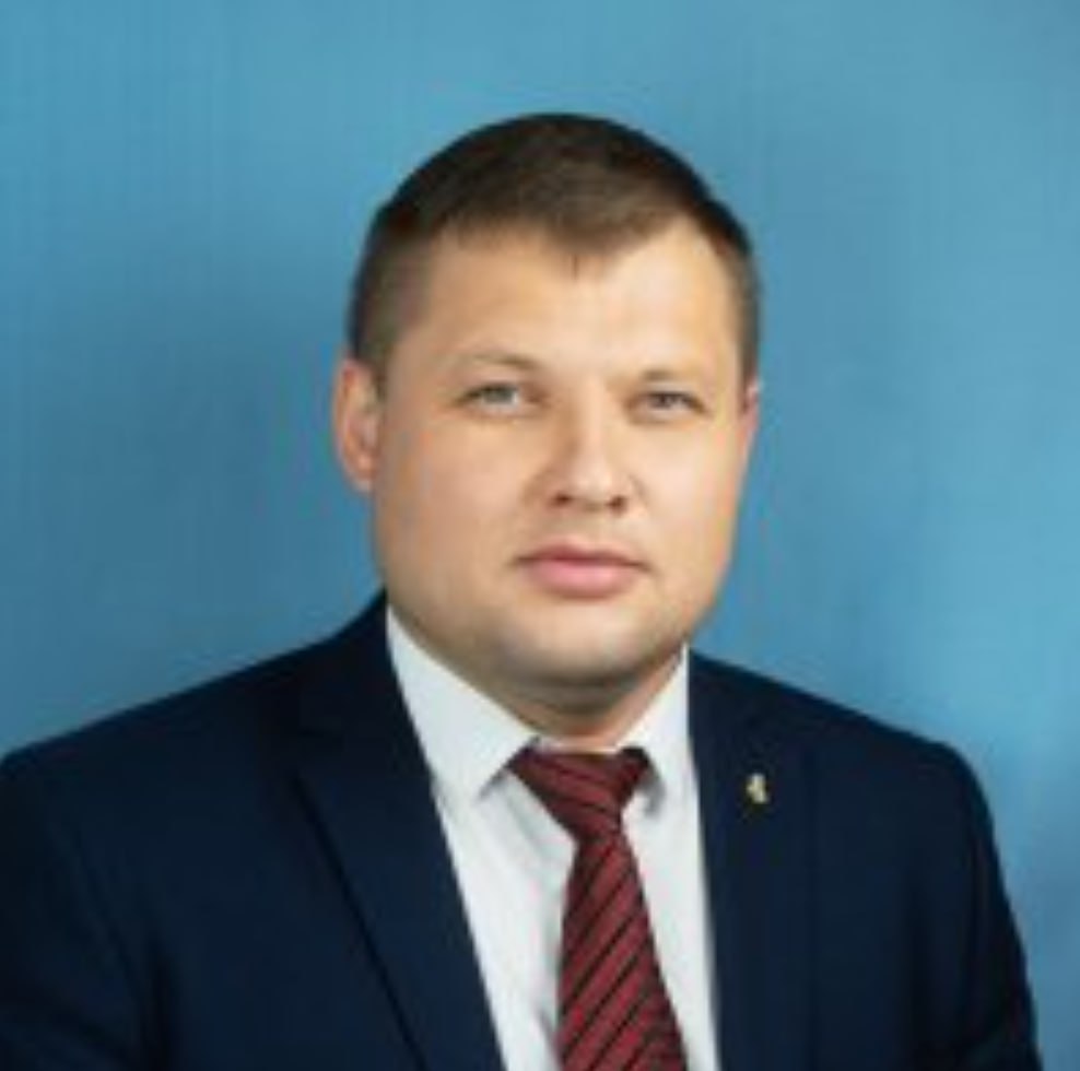 В Набережных Челнах задержали главу отдела по общим вопросам исполкома города Альберта Исмагилова Его подозревают в получении взятки размером более 1 млн рублей пишет БО На месте его работы проводят обыски а самого Исмагилова допрашивают В ближайшее время ему должны избрать меру пресечения inkazanischa