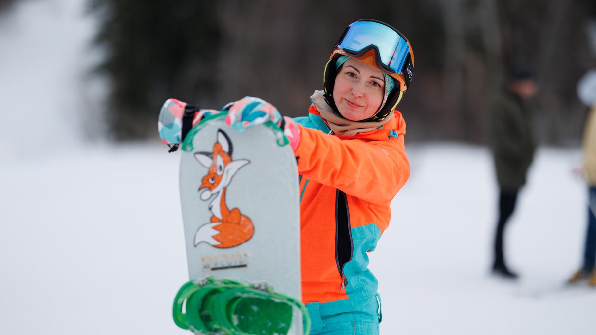 Лыжи откладываются Горнолыжный курорт Такман перенес дату открытия сезона Как рассказали порталу Properm ru в связи с погодными условиями отдыхающих здесь ждут не ранее 13 декабря А Губаха уже запустила регистрацию на Лыжные гонки Gubaha Ski свободный стиль правда они будут весной 14 марта Спортсмены стартуют на вершине горы Крестовая а сами маршруты проходят через заснеженный лес и скальные останцы Рудянского споя Подробности можно узнать в соцсетях курорта А интересно лисичка там еще бродит Подписаться на Properm ru