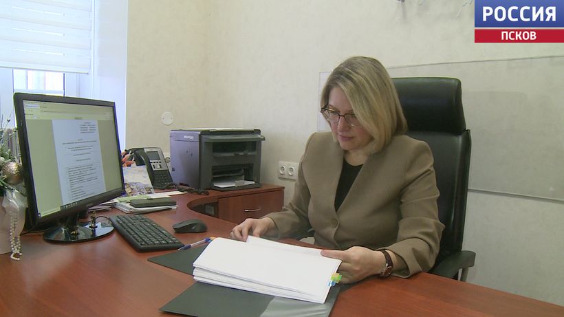 Бюджет конкурса проектов ТОС в 2026 году увеличен до 230 миллионов рублей Сегодня стартовал прием заявок на конкурс проектов территориальных общественных самоуправлений Он пройдет в два этапа До 30 января заявки будут принимать муниципалитеты А затем их отправят в Управление муниципального развития Победителей объявят в начале апреля В этом году увеличен бюджет конкурса он составляет 230 миллионов рублей что на 62 миллиона больше чем в прошлом году Один ТОС может подать столько заявок сколько считает нужным С учетом того что у нас ТОС может привлечь на свою территорию до пяти миллионов рублей у нас такая практика уже есть то безусловно это одна из самых важных задач один из самых важных стимулов которые может сподвигнуть создать территориальное общественное самоуправление Поэтому это такая хорошая правильная штука для управления своей территорией Елена Тимашова начальник Управления муниципального развития Правительства Псковской области