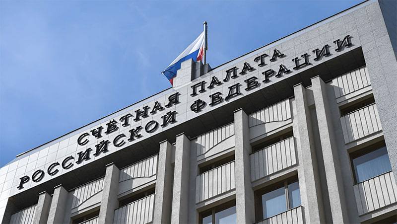 Минстрой России и публично-правовая компания «Единый заказчик» исполнили бюджет в 2024 году на высоком уровне — Счетная палата РФ Проверка показала, что Минстрой достиг рекордного показателя за последние четыре года — 99,6%, а «Единый заказчик» также продемонстрировал высокий уровень кассового исполнения расходов — 100%. По словам аудитора Счетной палаты Натальи Труновой, общий объем расходов Минстроя РФ в 2024 году составил 588,4 млрд рублей. Среди положительных результатов также отмечено значительное сокращение общего объема дебиторской задолженности министерства — за год она снизилась на 34,6%, до 164,2 млрд рублей. Всего по итогам 2024 года введено 68 объектов, или 40,7% от общего количества предусмотренных объектов. Общий объем расходов ПКК «Единый заказчик» в 2024-м составил 247,1 млрд рублей.