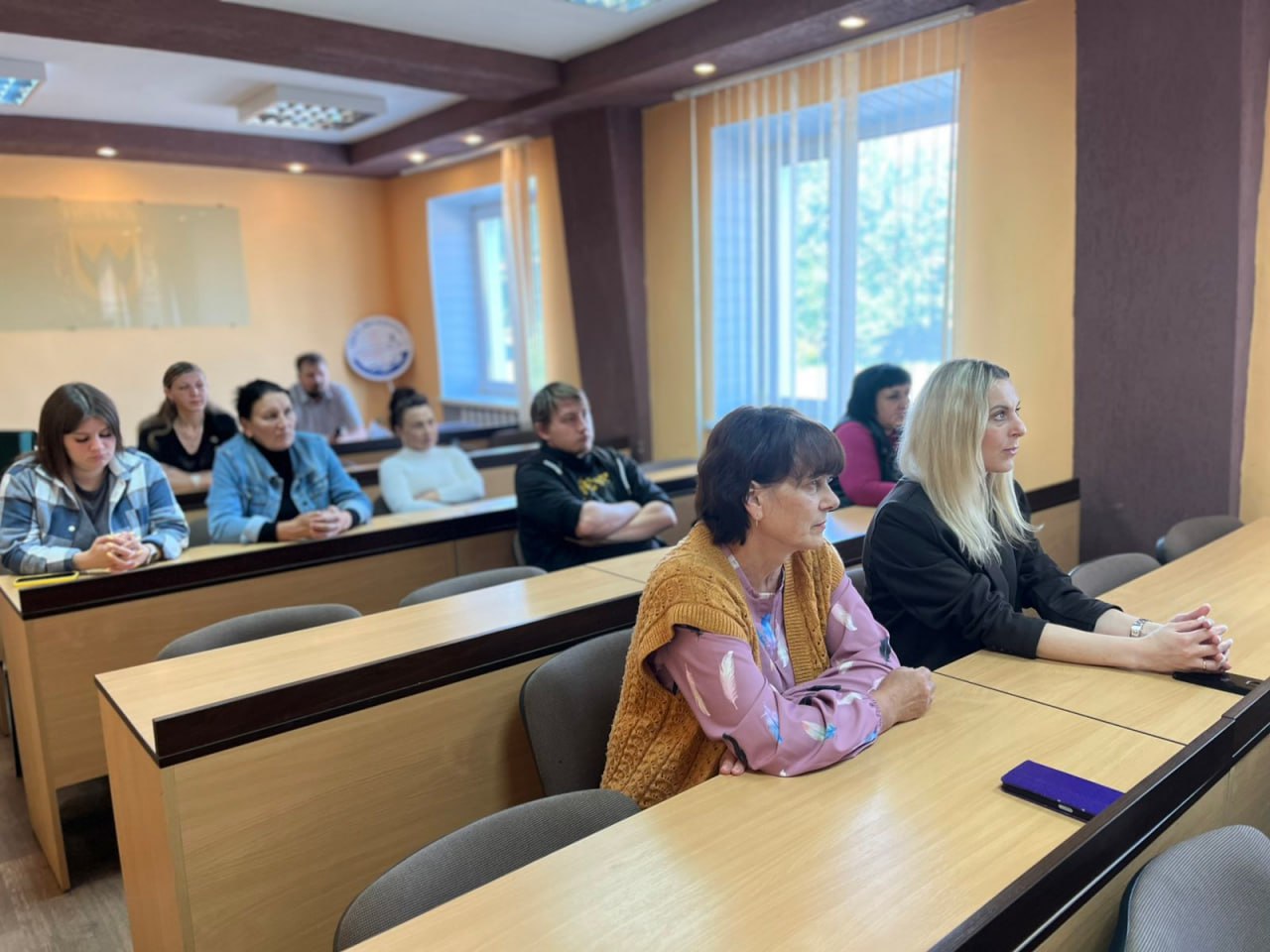 В Гомельской области проходит специальное профилактическое мероприятие МЧС «Дом без пожара» , целью которого является снижение рисков возникновения пожаров в жилищном фонде и гибели от них людей, повышение культуры безопасности жизнедеятельности у населения. Для оказания помощи в проведении пожарно-профилактической работы в домах и квартирах старший инспектор Центра пропаганды безопасности жизнедеятельности Гомельского областного управления МЧС   Кристина  Филимович довела до коллектива КЖУП "Ветковское" информацию о необходимости соблюдения правил пожарной безопасности, чтобы в доме не произошло беды. Рассказала о правилах эксплуатации печного отопления, электросетей и электрооборудования и необходимости установки автономного пожарного извещателя.  Наш сайт   Telegram