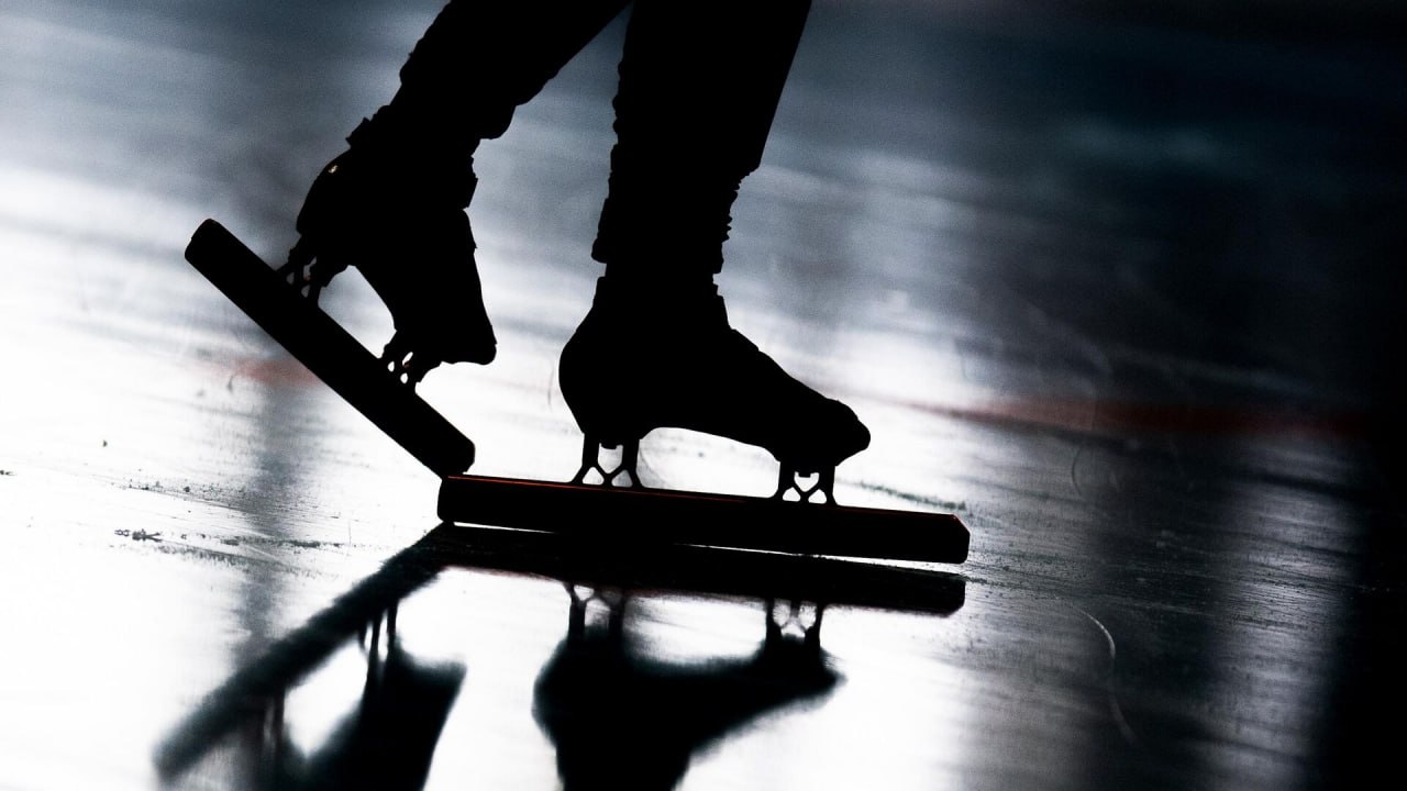 В Финляндии взлётно посадочную полосу превратят в зимний каток Ранее аэродром финского города Нуммела на юге страны часто предоставлял ВПП для занятий по планеризму На ней также проводились тренировочные полёты на лёгких и сверхлёгких самолётах сообщили ТАСС в авиадиспетчерской службе Финляндии В ведомстве уточнили что трасса для катания на коньках будет работать до 1 апреля её длина составит около 700 метров Подписаться на Говорит Москва Telegram VK MAX