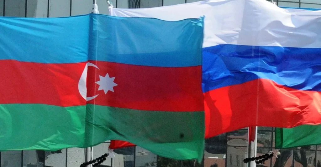 Вице премьер РФ оценил экономическое сотрудничество Москвы и Баку Ранее Владимир Путин рассказал о наличии проблем в российско азербайджанских отношениях Вице премьер РФ Алексей Оверчук высоко оценил экономическое сотрудничество между Россией и Азербайджаном отметив что оно продолжает развиваться несмотря на возникающие сложности Это заявление было сделано во время Восточного экономического форума ВЭФ который