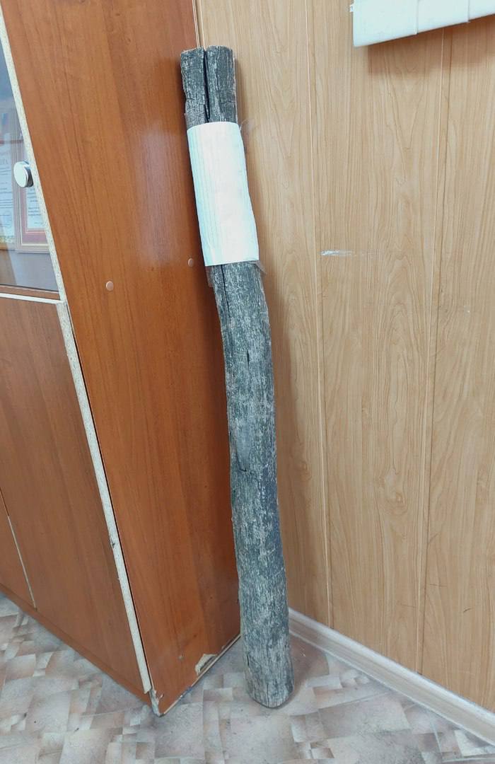 В Губкинском округе ссора между знакомыми закончилась уголовным делом В больницу доставили 54-летнего мужчину с серьёзными травмами. Медики сообщили об этом в полицию. Правоохранители выяснили, что его избил 42-летний житель одного из сёл. Ранее он уже был судим. По предварительным данным, мужчины собирались вместе поработать, но один из них отказался, решив провести время с сыном. Позже нападавший увидел, что знакомый помогает соседу, обвинил его в обмане и в порыве злости избил бревном, руками и ногами. Против него возбудили уголовное дело за умышленное причинение тяжкого вреда здоровью с применением предмета как оружия. Проголосовать за канал: голос! ЧП Белгородская область - подписаться Написать нам Чат - перейти