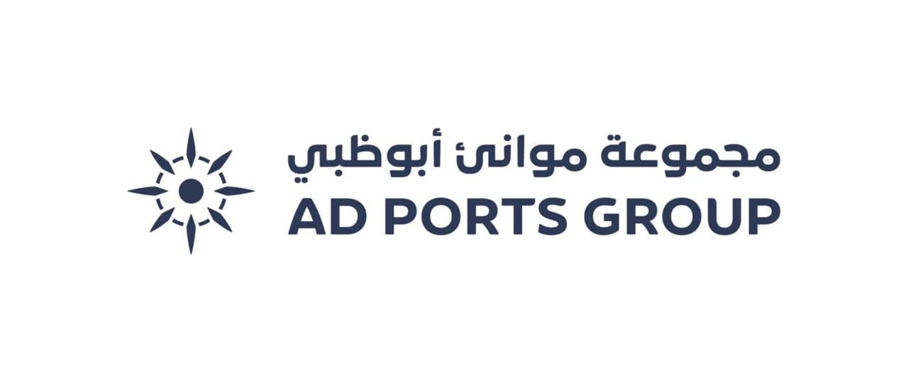 AD Ports Group вложит около $30 млн в строительство зернового терминала «Саржа» в порту Курык в Казахстане   Abu Dhabi Ports Group подписала Учредительное соглашение с Semurg Invest, владеющей морским терминалом «Саржа» в порту Курык, Казахстан.   Соглашение предусматривает создание совместного предприятия, управляющего зерновым терминалом «Саржа»  Sarzha Grain Terminal . AD Ports Group получит 51% акций оператора, Semurg - 49%.   Предполагается, что после завершения первой фазы строительства во второй половине 2026 года зерновой терминал в порту Курык сможет обрабатывать 570 000 тонн зерна в год. После завершения второй фазы мощность терминала должны вырасти до 1,5 миллионов тонн в год.  Как сообщает AD Ports Group , общий объем инвестиций в Sarzha Grain Terminal за две фазы составит чуть более 50 миллионов долларов США, при этом AD Ports Group внесет около 30 миллионов долларов.  Отметим, что в октябре 2024 года сообщалось, что Abu Dhabi Ports Group намерена инвестировать в развитие многофункционального терминала «Саржа» около 200 млн долларов.   Logistan.info   Логистика   Склады и терминалы