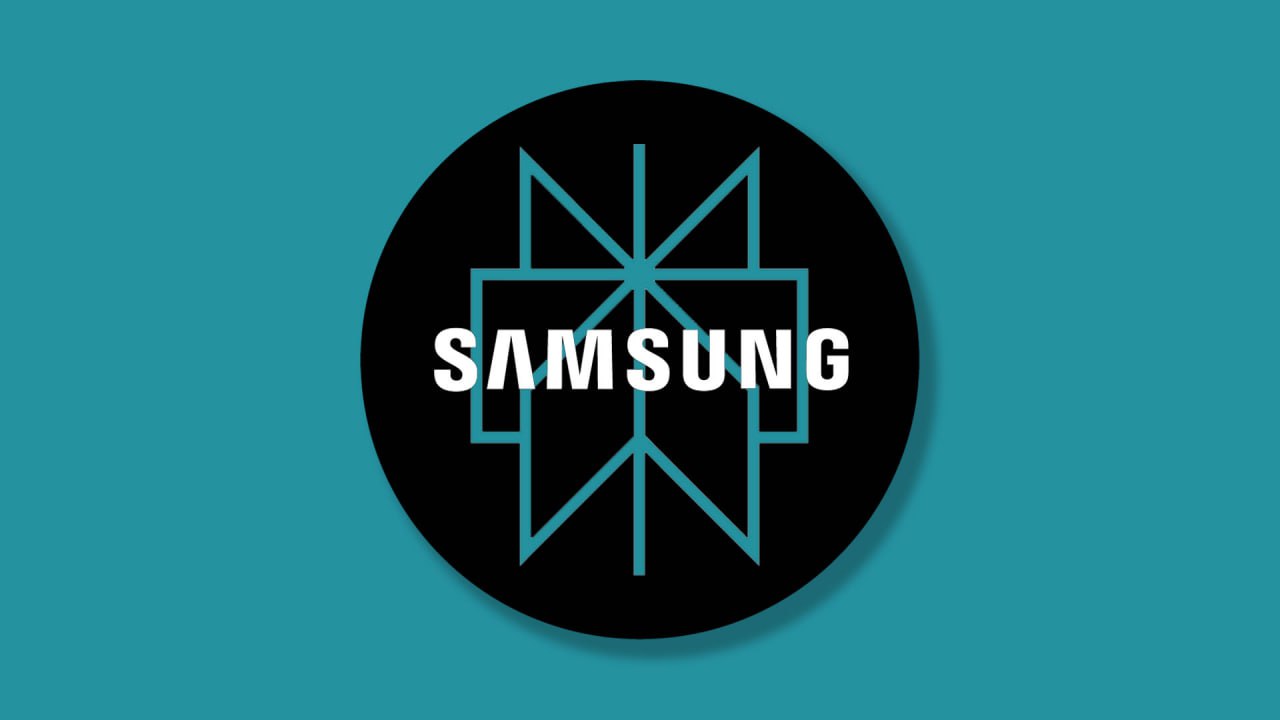 Samsung и Perplexity готовят революцию в Galaxy S26 Компания Samsung близка к завершению сделки с Perplexity, в рамках которой помощник с искусственным интеллектом будет интегрирован в смартфоны Galaxy. Сделку планируют завершить уже в конце этого года, однако появление Perplexity может затянуться до релиза Samsung Galaxy S26, в котором ИИ, скорее всего, станет штатным ассистентом в браузере. Кроме того, есть мнение, что Samsung и Perplexity обсуждали создание «операционки» с ИИ-агентами, которые могут объединять функциональность ряда других нейронок. Однако такой сценарий считают менее вероятным. Как подобные перемены повлияют на партнерство Samsung с Google, пока неясно. Если Perplexity будет поставляться в Samsung Galaxy S26 и, предположительно, на других телефонах Samsung по умолчанию, то Gemini будет отодвинут на второй план. Впрочем, в качестве альтернативы корейский бренд может предоставить выбрать предпочтительный пользователю ИИ.