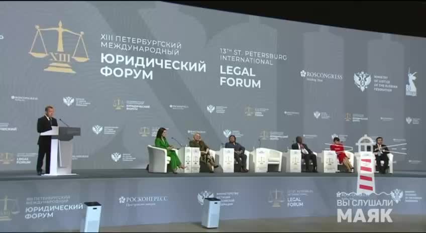 Медведев о перспективах Украины: капитуляция как предпочтительный вариант