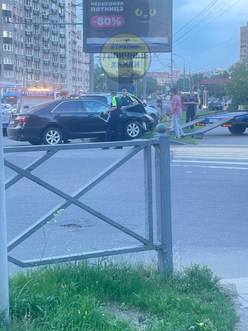 Очередное жесткое ДТП, на перекрестке Бабакина/Молодежная  На данный момент участников аварии увезли на эвакуаторах.