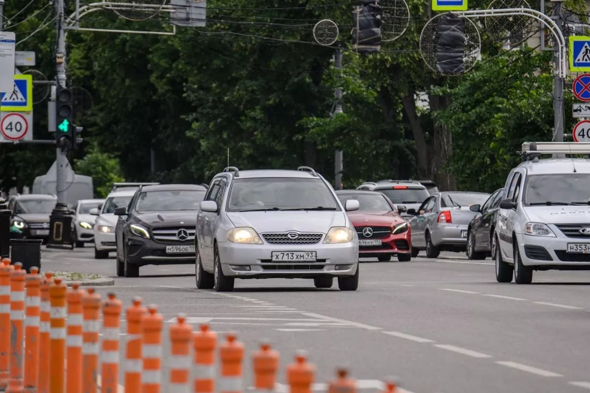 Автомобили с пробегом у дилеров подешевели на 8 8 за год в Краснодарском крае По данным Авито Авто больше всего с начала года снизились средние цены автомобилей марок Mitsubishi 12 8 Toyota 10 9 Mazda 9 2 Hyundai 8 8 и Mercedes Benz 8 6 Среди моделей заметно доступнее стали Hyundai Elantra 18 5 Toyota Camry 14 2 Hyundai Solaris 13 3 LADA Priora 12 6 и Volkswagen Tiguan 11 8 Кубанские Новости Мы в MAX