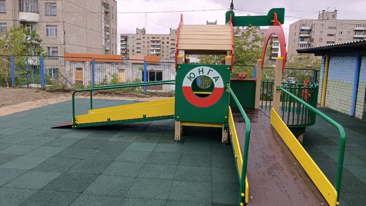 В Мурманской области завершены работы по 12 инициативам программы "На Севере — твой проект"  Всего на 2025 год запланировано 66 инициатив, работы ведутся в 34 населенных пунктах региона. Так, в Североморске-3 обустроили скейт-площадку, в Ура-Губе смонтировали уличные спортивные тренажеры, в Териберке установили фигуру медведя, а в Ловозере появилась игровая площадка для детей с ограниченными возможностями здоровья.  Фото: правительство Мурманской области    Подпишись — Вести Мурман