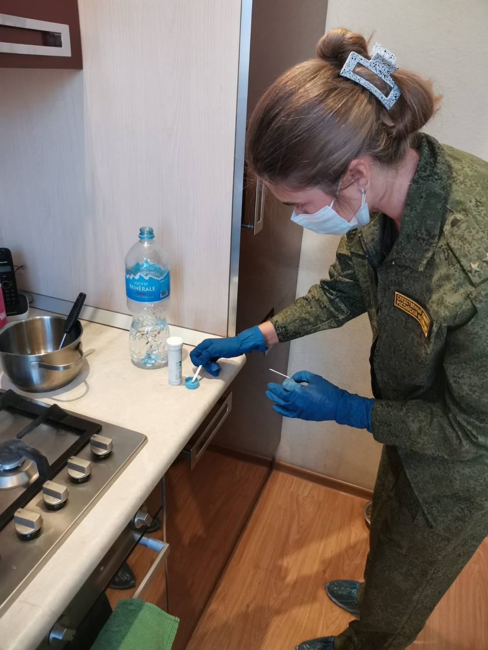 Местный житель подозревается в причинении тяжкого вреда здоровью знакомого, повлекшего его смерть  Следственным отделом по городу Отрадному возбуждено уголовное дело в отношении 44-летнего местного жителя, подозреваемого в совершении преступления, предусмотренного ч. 4 ст. 111 УК РФ.  По версии следствия, в августе 2025 года подозреваемый распивал спиртные напитки в квартире у своего 56-летнего знакомого. В какой-то момент между ними произошла ссора. В ходе конфликта подозреваемый нанес своему оппоненту несколько ударов руками в область головы и туловища. От полученных травм потерпевший скончался на месте преступления.  В настоящее время в отношении фигуранта судом по ходатайству следователя избрана мера пресечения в виде заключения под стражу. По уголовному делу проводятся следственные действия, направленные на установление всех обстоятельств преступления. Оперативное сопровождение по уголовному делу осуществляется сотрудниками ГУ МВД России по Самарской области.