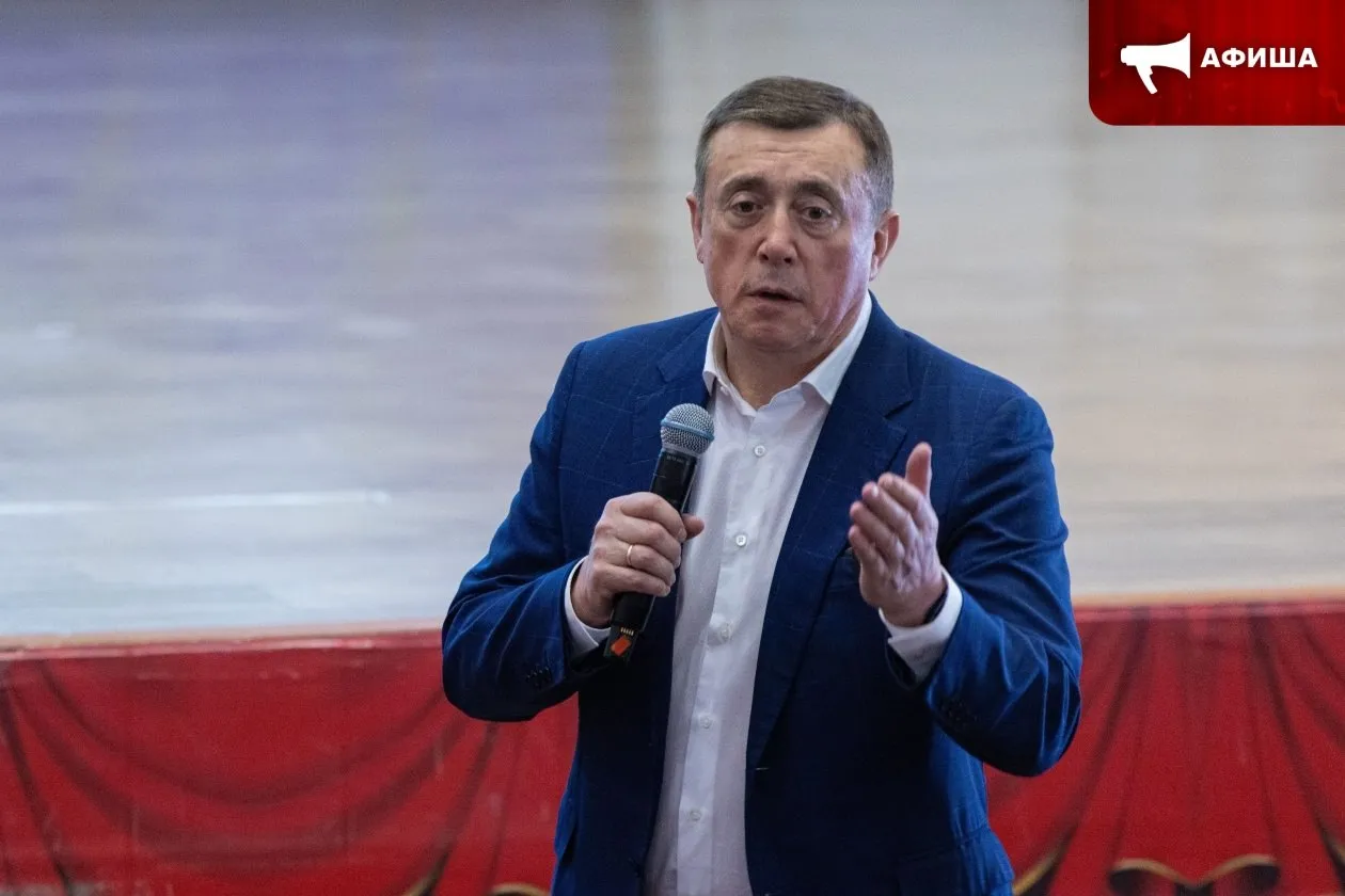 Губернатор Сахалинской области Валерий Лимаренко встретится с жителями Макаровского района во вторник 14 апреля Встреча 12 начнется в 14 00 в средней образовательной школе Макарова по адресу улица Хабаровская 16 Перед этим с 13 00 до 14 00 там же личный прием граждан 12 проведут руководители региональных органов исполнительной власти районной администрации и военный комиссар Сахалинской области Афиша Фото ПСО   SakhalinMedia в       подпишись 18